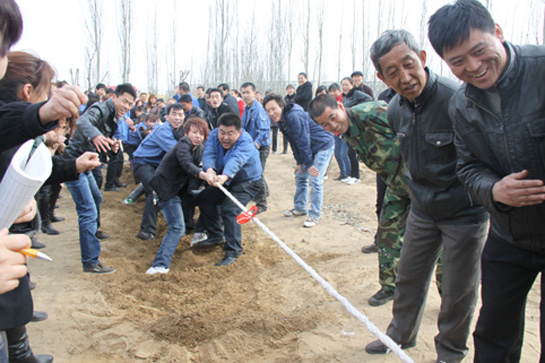 2011年?yáng)|達(dá)羊絨公司三八婦女節(jié)拔河活動(dòng)